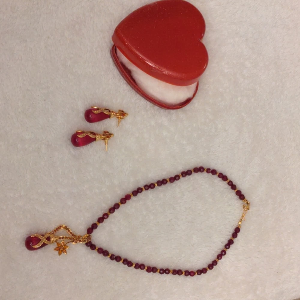Red necklace + earrings and gift box